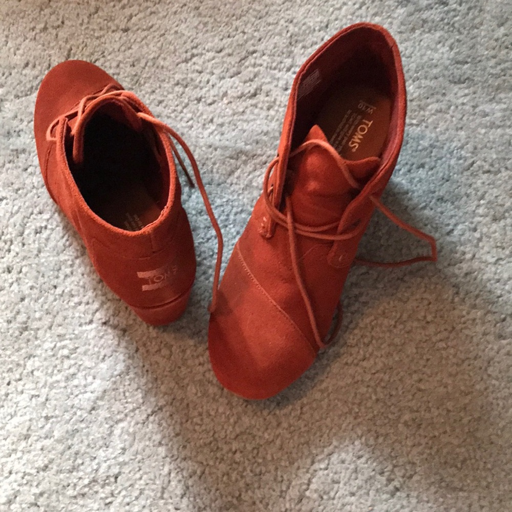 BRAND NEW!!! Toms Desert Wedge booties